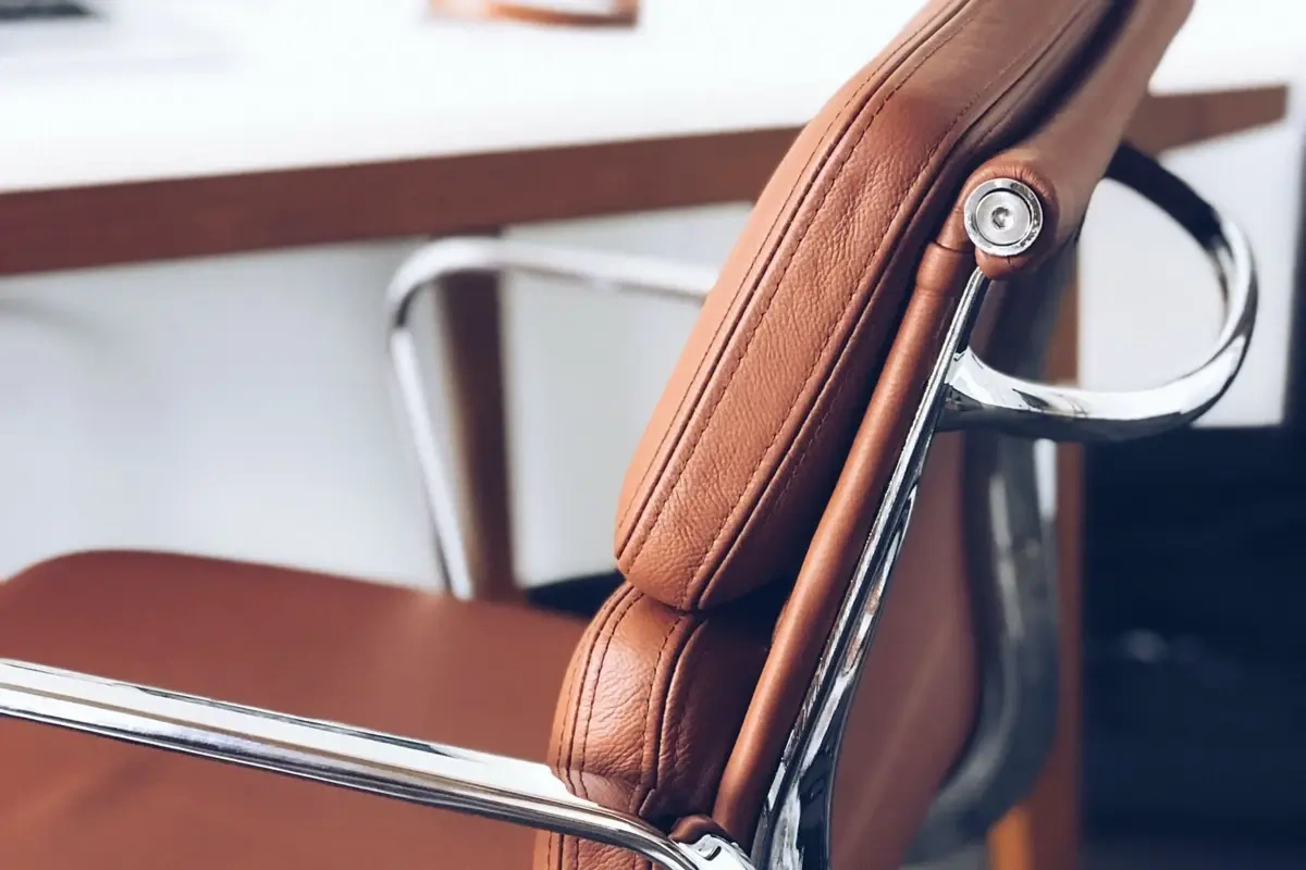 Bruger du pengene der hvor det gør en forskel? Her er 6 slags stole hvor det kan betale sig at købe ordentlig kvalitet